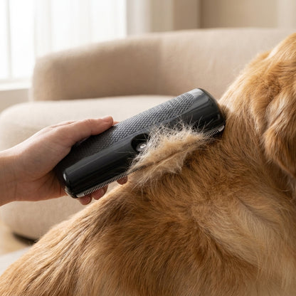 FurEase hundborste i användning, löst underull lossnar på ståltänderna