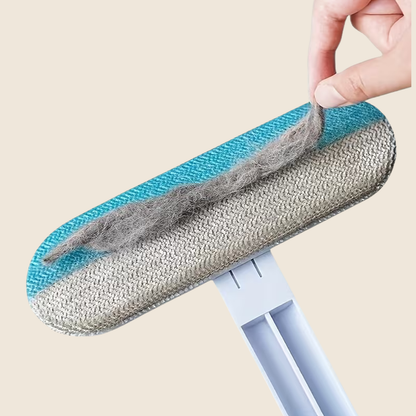 FurSweep Pro tar bort hår från soffa
